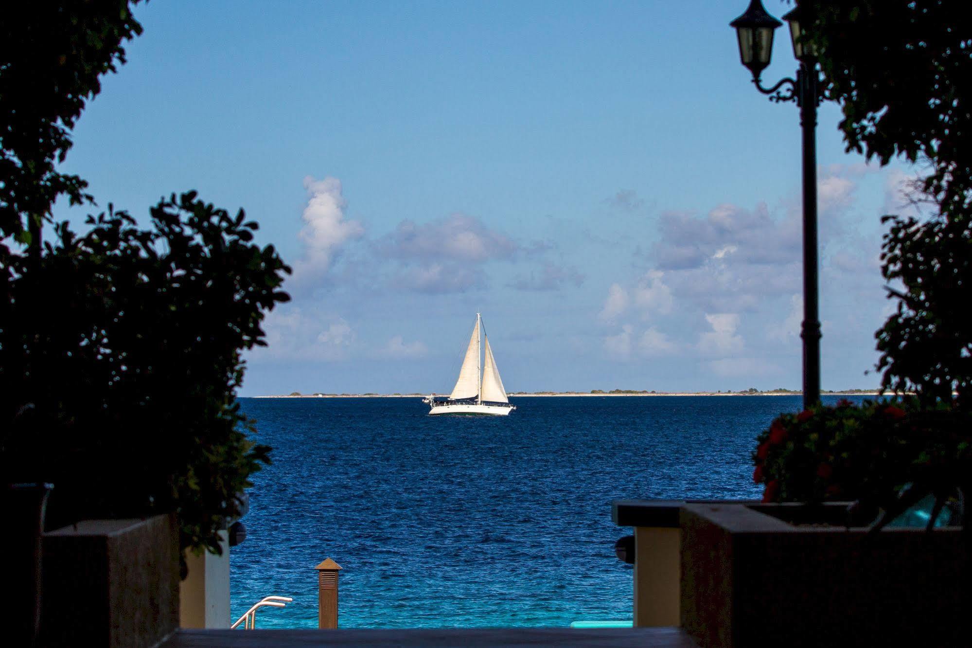 The Bellafonte - Luxury Oceanfront Hotel クラレンダイク エクステリア 写真